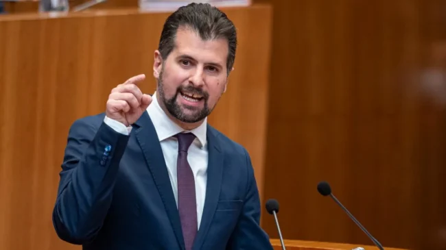 Termina la bicefalia en el PSOE de Castilla y León: Tudanca dimite como portavoz y será senador