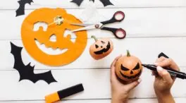 ¿Qué manualidades puedo hacer para Halloween con mis hijos?