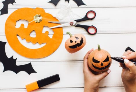 ¿Qué manualidades puedo hacer para Halloween con mis hijos?