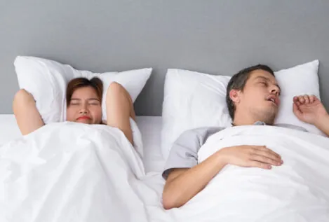 Cómo dormir mejor en pareja: el método escandinavo para descansar en invierno