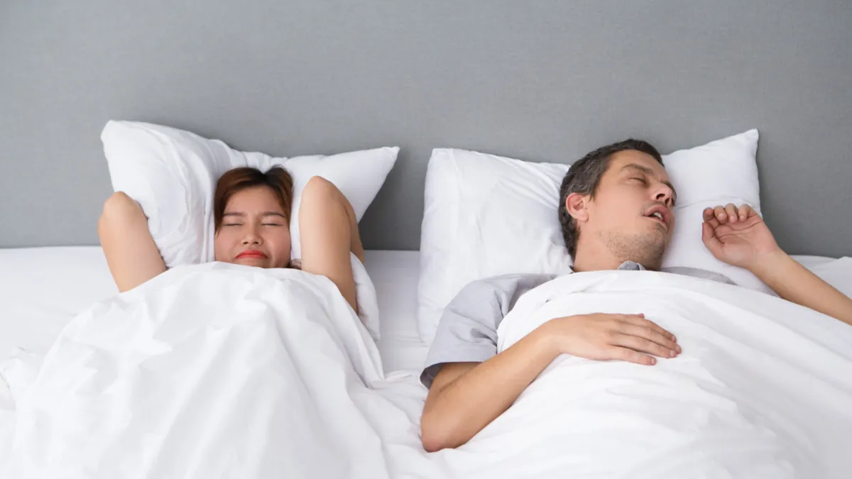 Cómo dormir mejor en pareja: el método escandinavo para descansar en invierno