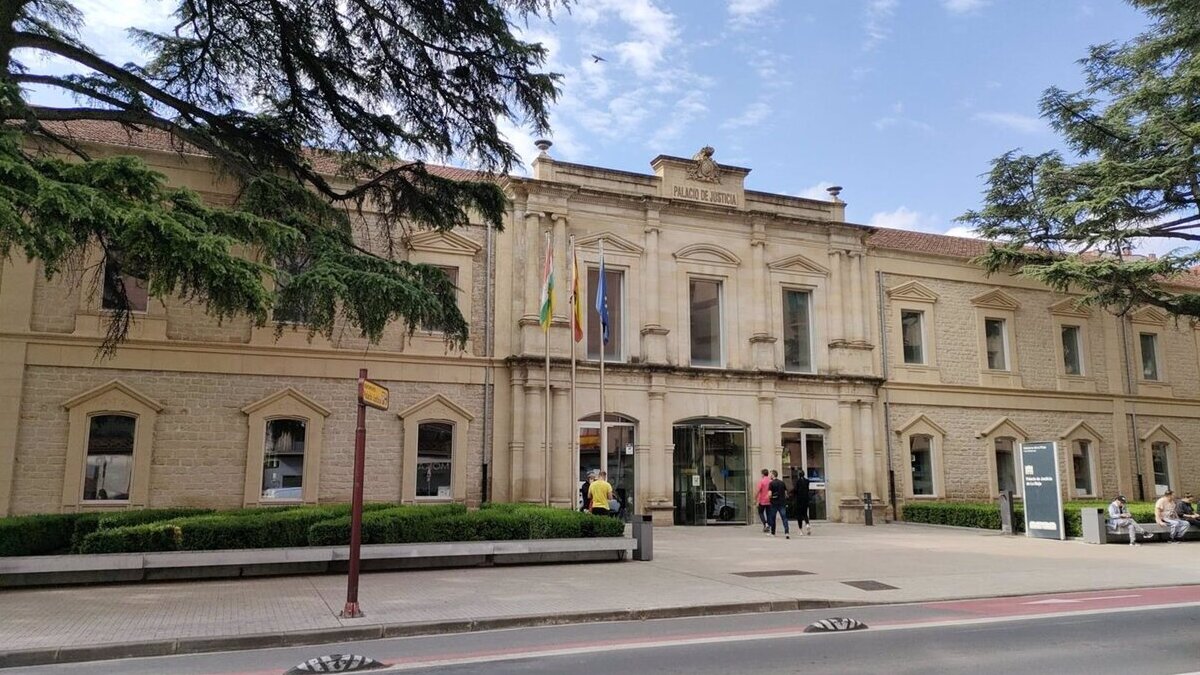 Un hombre se enfrenta este lunes a nueve años de prisión por intentar matar a otro en Logroño