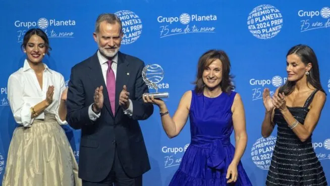 Paloma Sánchez-Garnica gana el premio Planeta de 2024 con la novela 'Victoria'