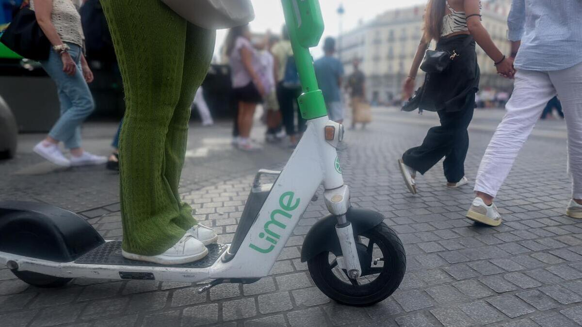 Madrid pone fecha a la retirada definitiva de los patinetes eléctricos de alquiler: el 25 de octubre