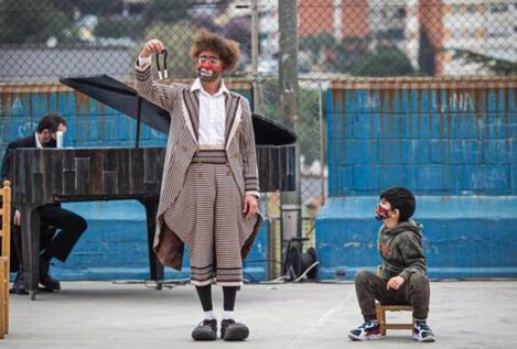 Payasos Sin Fronteras organiza un festival solidario de circo en la Cañada Real (Madrid)