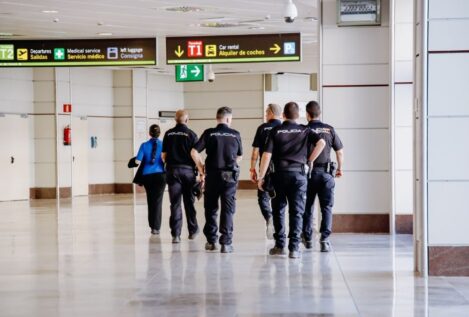 Otros tres solicitantes de asilo marroquíes se fugan de una sala del aeropuerto de Barajas