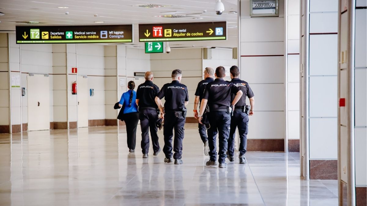 Otros tres solicitantes de asilo marroquíes se fugan de una sala del aeropuerto de Barajas