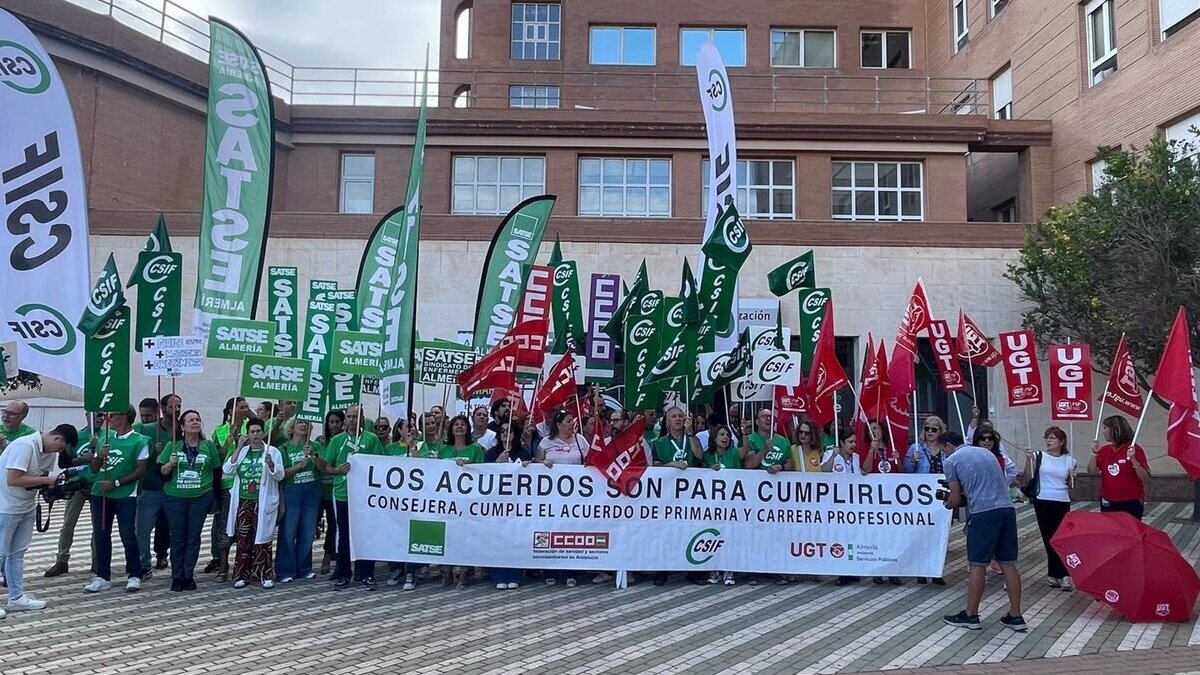 Cientos de profesionales urgen al Servicio Andaluz de Salud a «cumplir» los acuerdos