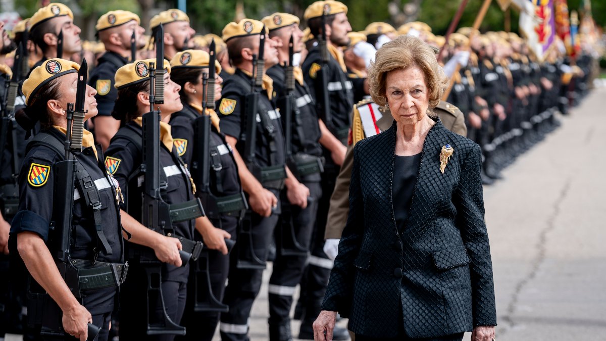 Robles elogia a la reina Sofía y evita citar a Juan Carlos I en plena polémica por los audios