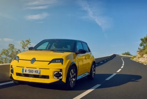 El Renault 5 eléctrico está siendo un éxito instantáneo y se van a forrar con él