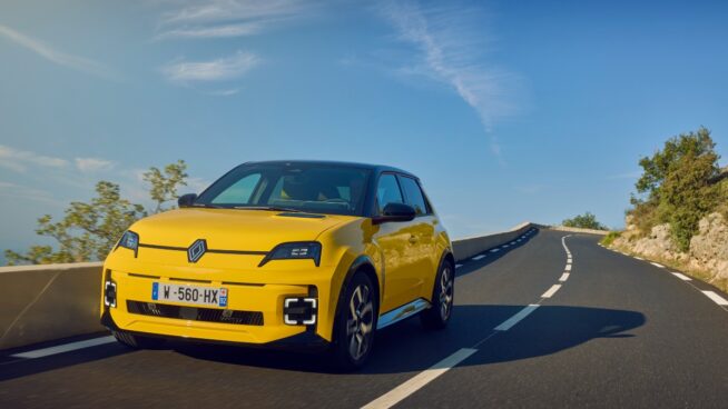 El Renault 5 eléctrico está siendo un éxito instantáneo y se van a forrar con él