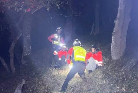 Los bomberos rescatan a dos senderistas desorientados en Picos de Europa (Cantabria)