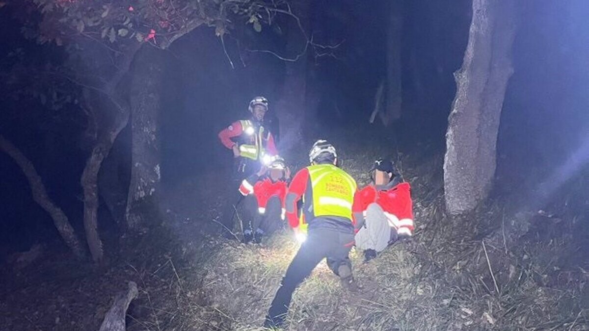 Los bomberos rescatan a dos senderistas desorientados en Picos de Europa (Cantabria)