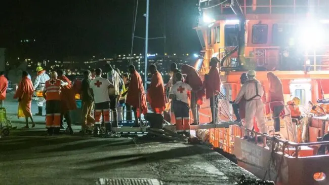 Un total de 265 inmigrantes llegan a El Hierro y Tenerife de madrugada en cuatro pateras