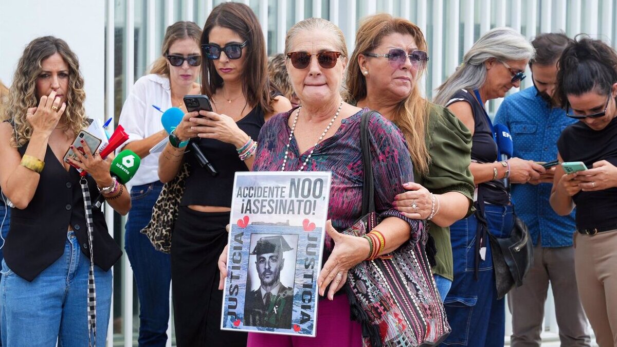 San Fernando (Cádiz) acoge una movilización por los guardias civiles asesinados en Barbate