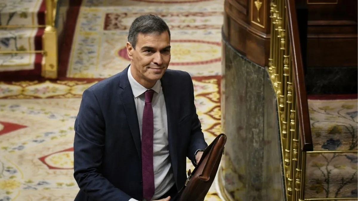 ‘Bloomberg’ carga contra Pedro Sánchez por la corrupción: «Está contra las cuerdas»