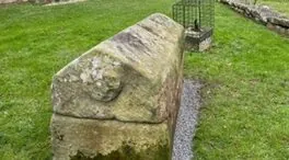 Recuperado el sarcófago medieval de una parroquia en Collado de Cieza (Cantabria)