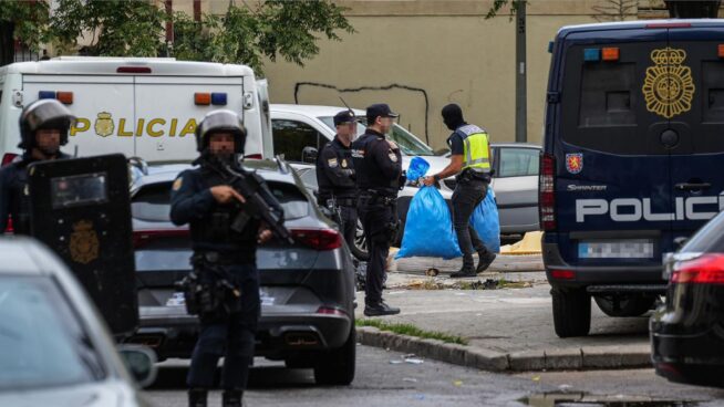 Tres detenidos e intervenidas armas y drogas en la macro redada en el Polígono Sur de Sevilla