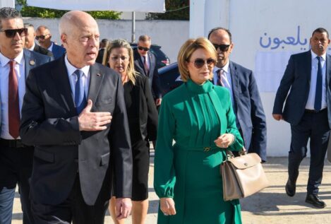 La comisión electoral de Túnez da la victoria de las elecciones al presidente Saied con el 90%