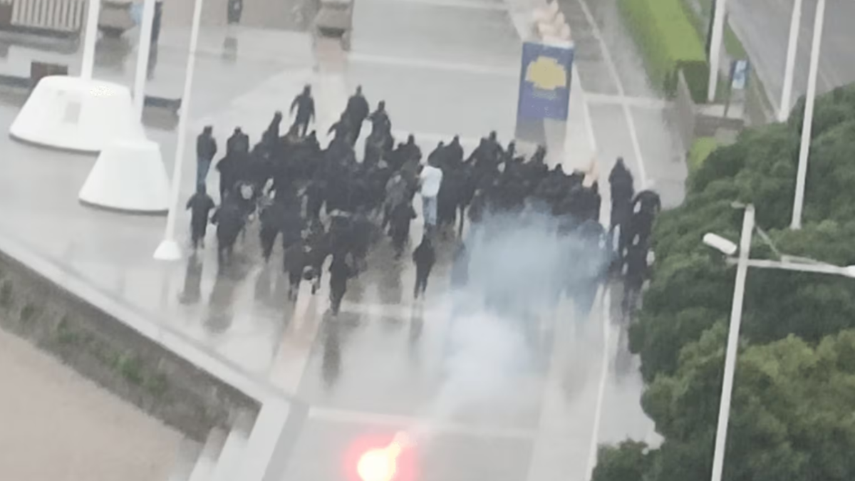 Trasladados al juzgado los dos aficionados del Dépor detenidos por altercados en La Coruña