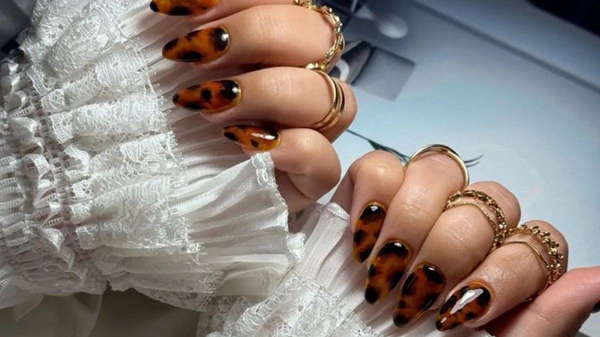 Uñas carey: la tendencia marmoleada que se ha viralizado en TikTok este otoño