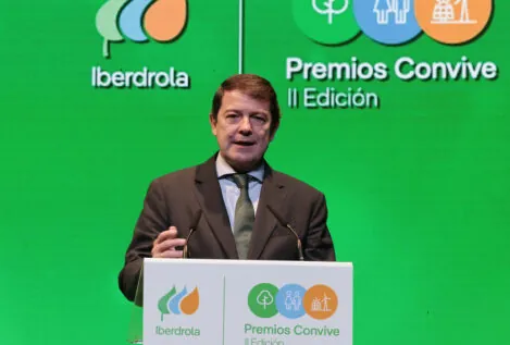 Mañueco refuerza el compromiso de la Junta de Castilla y León con las energías renovables