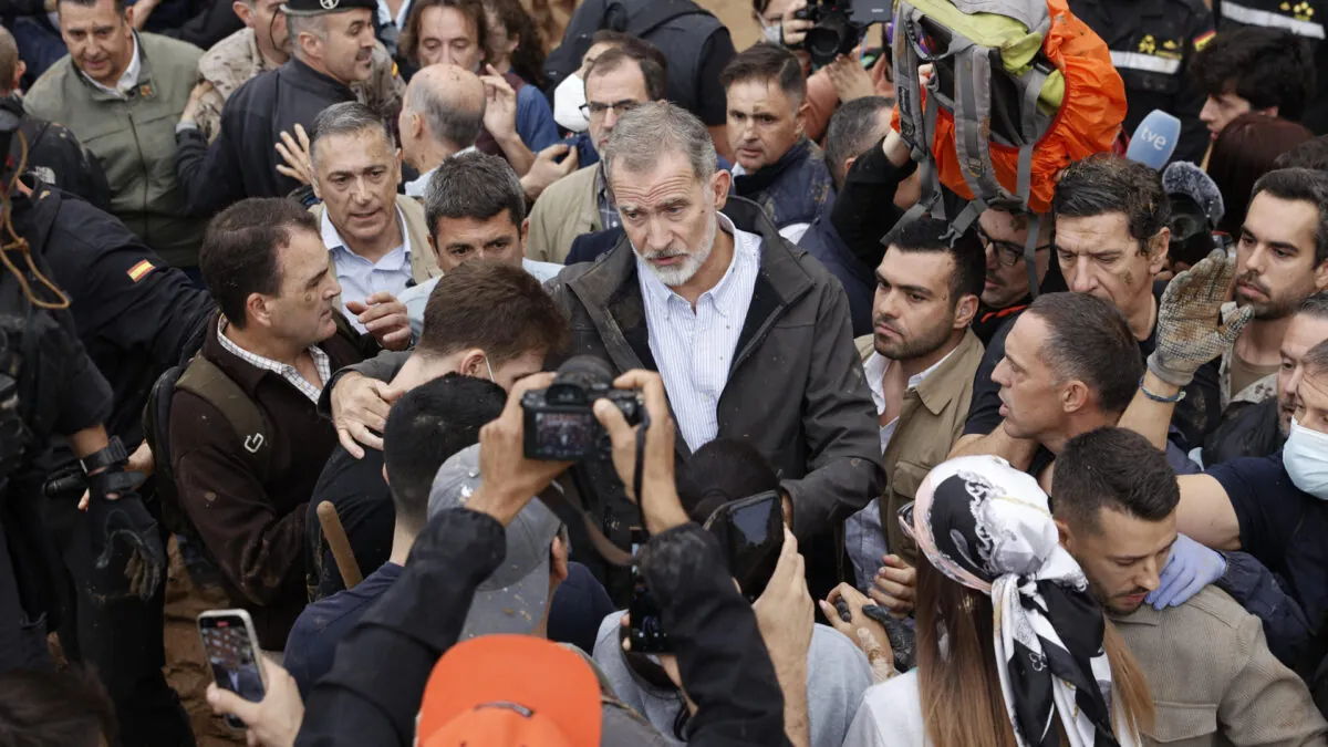 Una turba enfurecida frustra la visita de los Reyes, Sánchez y Mazón a Valencia