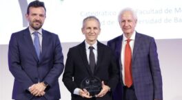 El doctor Antonio Alcaraz, premio Merco-OdS al Liderazgo en el Ámbito Clínico de la Urología