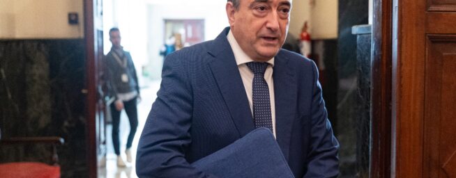 Las energéticas presionan a Junts y PNV para asegurar su veto al impuesto extraordinario