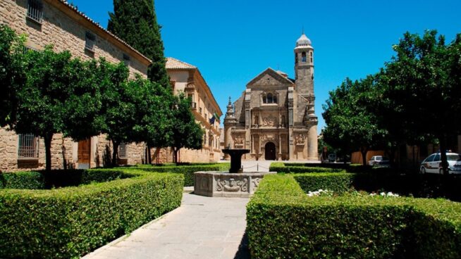 Baeza: la ciudad que debes visitar este mes por su increíble catedral y gastronomía