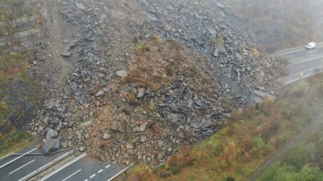 Cortada la AP-66 entre León y Asturias por desprendimiento de tierra y piedras