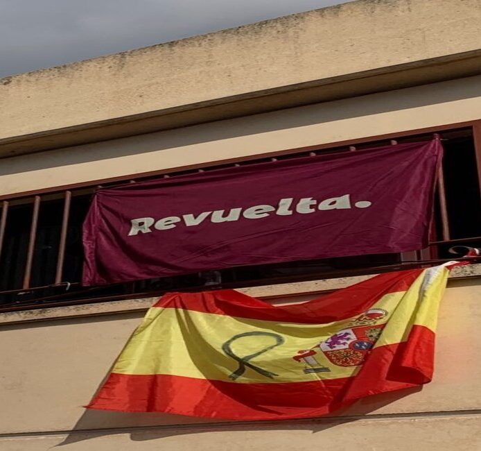 Revuelta, la asociación juvenil ligada a Vox, recoge 1.000 toneladas de ayuda para Valencia