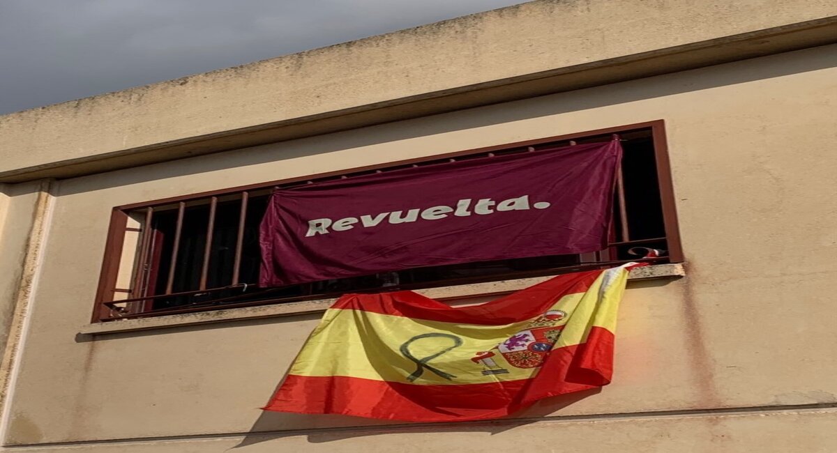 Revuelta, la asociación juvenil ligada a Vox, recoge 1.000 toneladas de ayuda para Valencia