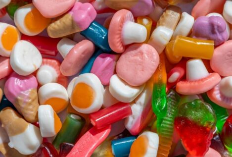 Descubre qué golosinas provocan más caries a tus dientes