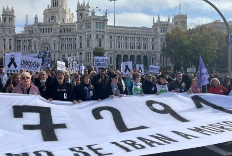 La Marea de Residencias pide «justicia» en Gran Vía por los ancianos fallecidos en la pandemia