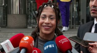 La becaria de Nacho Cano ratifica su denuncia y dice que la aleccionaron y la engañaron