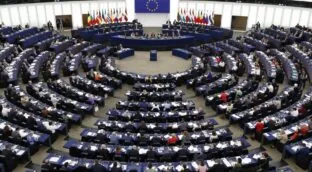 La Eurocámara abraza el plan de rearme de la UE con el 'no' de Vox y los socios de Sánchez