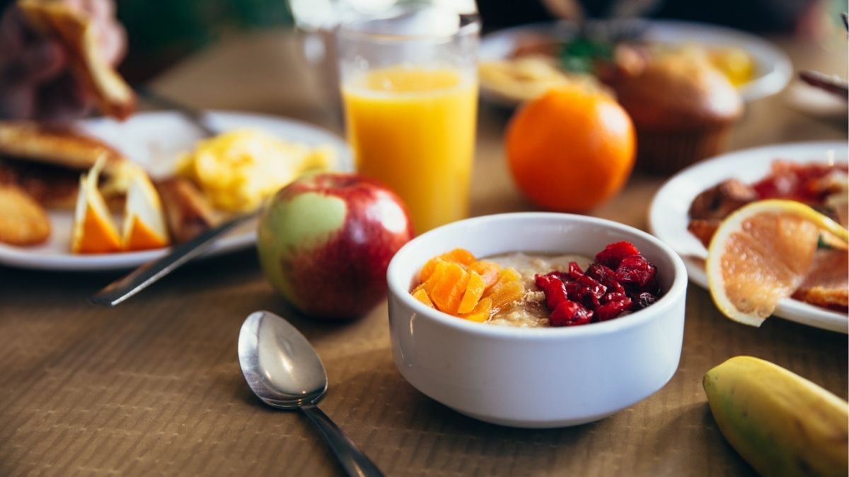 ¿Un ayuno nocturno largo y un desayuno temprano beneficia el índice de masa corporal?