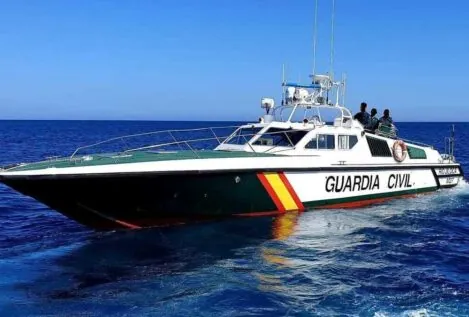 Guardias civiles de Almería tildan de «chatarra flotante» sus barcos contra el narcotráfico