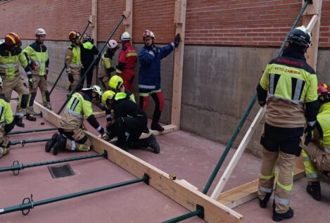 Bomberos de Castilla y León y Portugal se especializan en intervenciones ante derrumbes