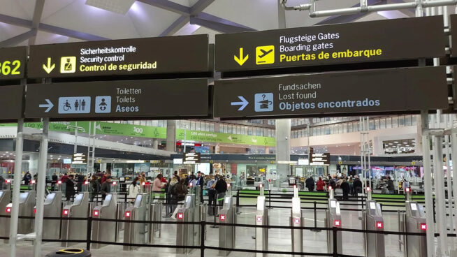 Un niño resulta herido al caer por el hueco entre plantas del parking del aeropuerto de Málaga