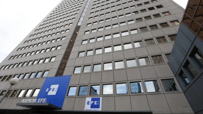 EFE pide perdón tras publicar por error un accidente de helicóptero en Madrid