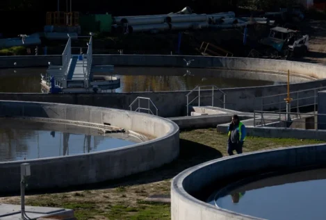 Una nueva directiva de aguas europea pone en peligro 590 fármacos esenciales en España