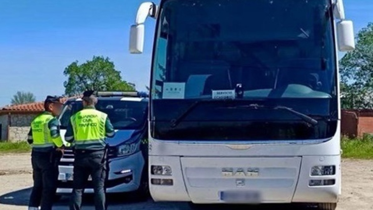 Inmovilizado un autobús escolar en Albox (Almería) cuyo conductor circulaba drogado