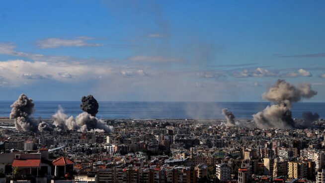 Israel bombardea el centro de Beirut cuando la tregua con Hezbolá está cerca de alcanzarse