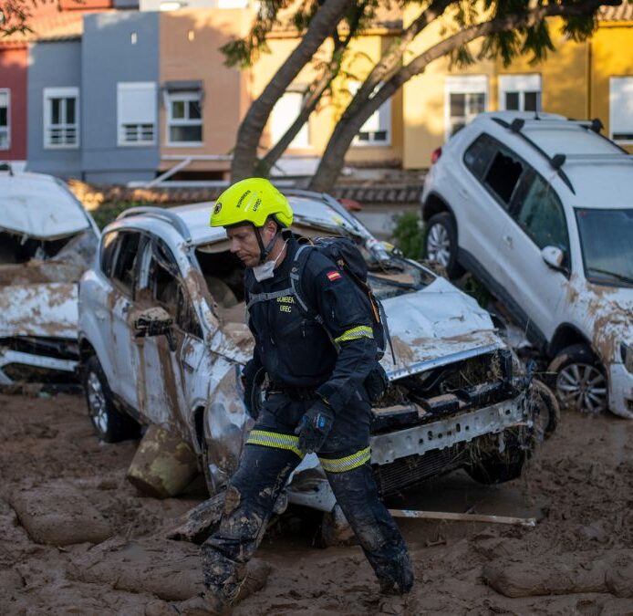 Mayoral dona 50.000 euros a Cáritas y Cruz Roja para los afectados por la DANA