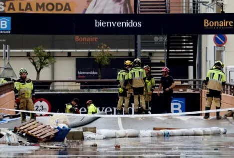 Bomberos franceses esperan la autorización de España para enviar una gran bomba de achique