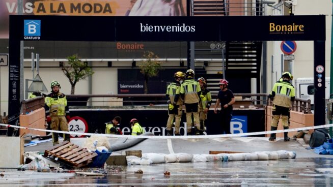 Bomberos franceses esperan la autorización de España para enviar una gran bomba de achique