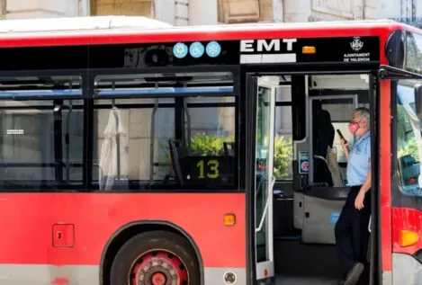 La EMT adapta las rutas y comienza a llegar a las zonas de Valencia afectadas por el temporal