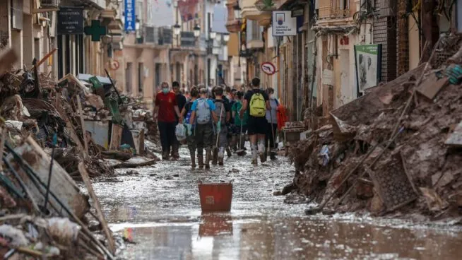 55 farmacias y 16 centros sanitarios siguen cerrados en Valencia tras las inundaciones